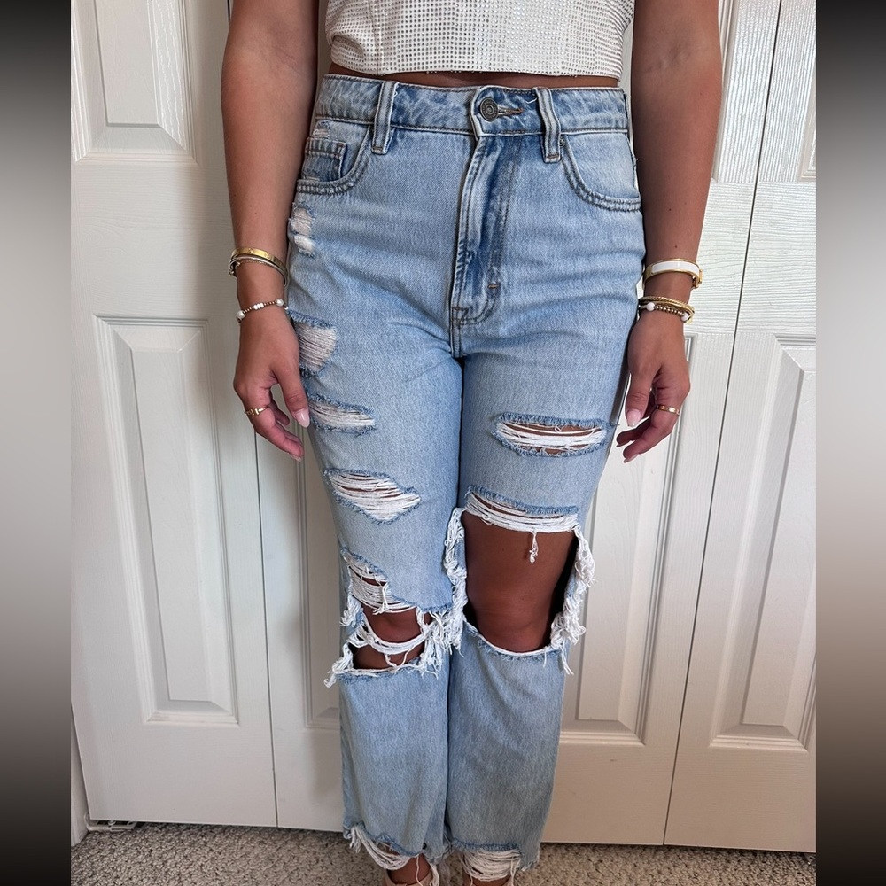 High waisted ripped jeans